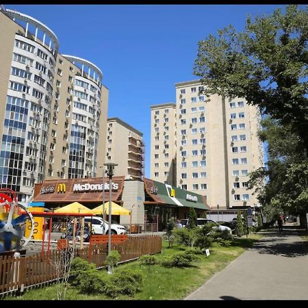 Студия В Стиле Loft В Центре Города Almaty Exterior foto