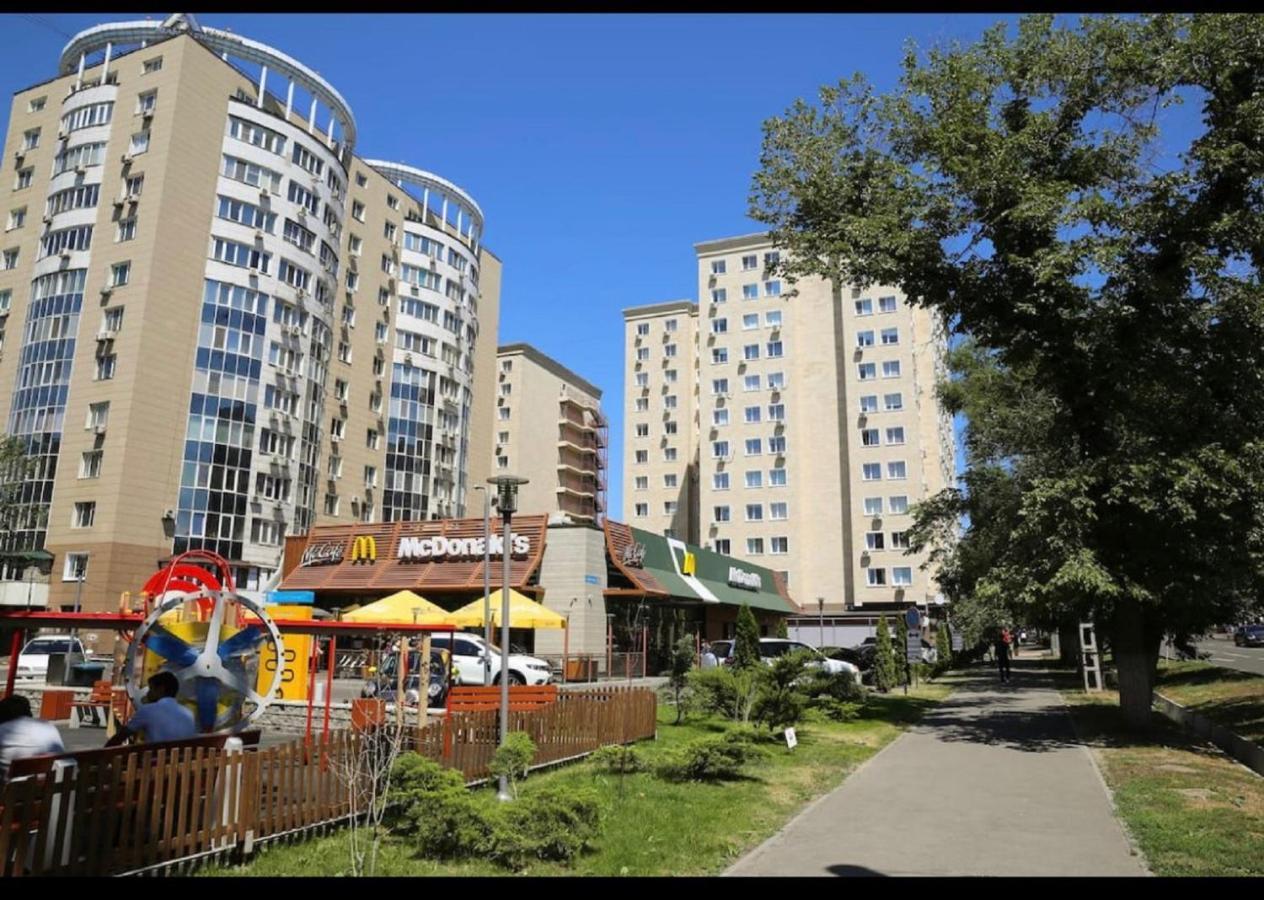 Студия В Стиле Loft В Центре Города Almaty Exterior foto